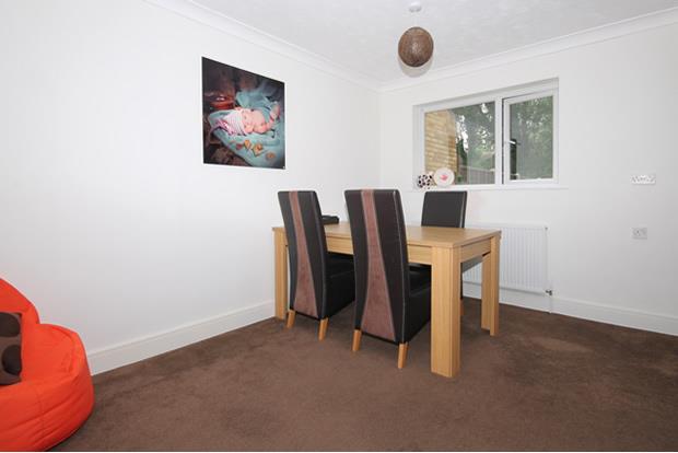 3 bed property in Bridge Road, Farnborough